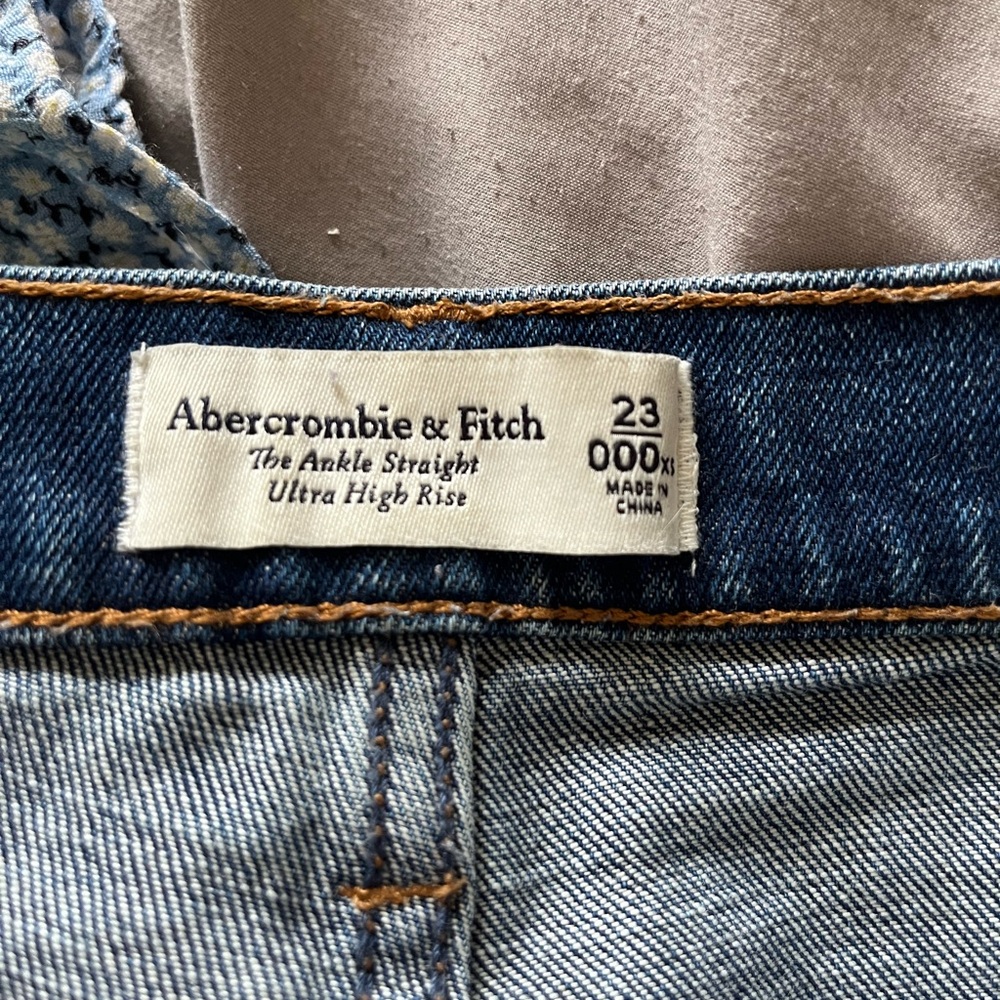 Abercrombie & Fitch Women’s Straight Jeans